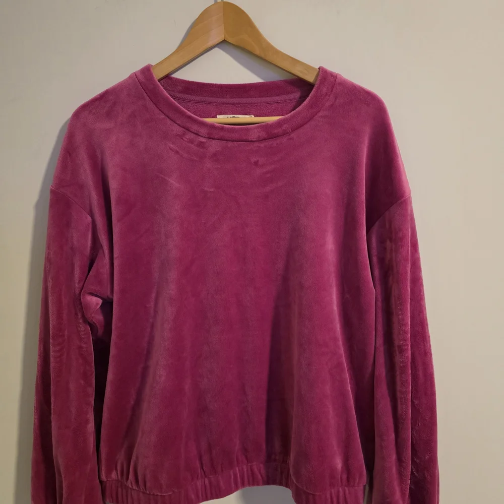 UGG Plush Crewneck Pullover in Deep Magenta Large - Picture 4 of 11